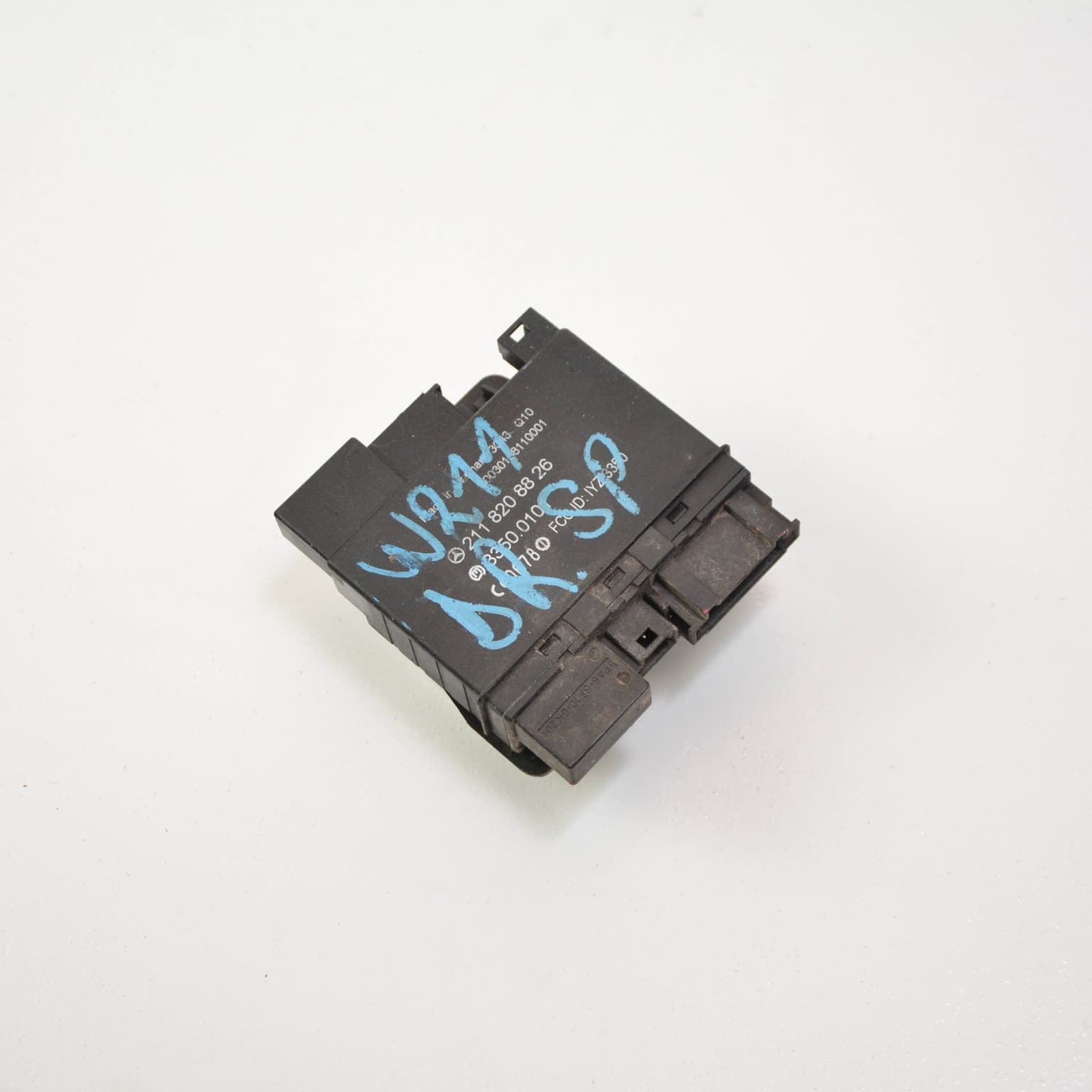 Control unit Mercedes-Benz E-CLASS (W211) 2002–2009 2118208826 – 1