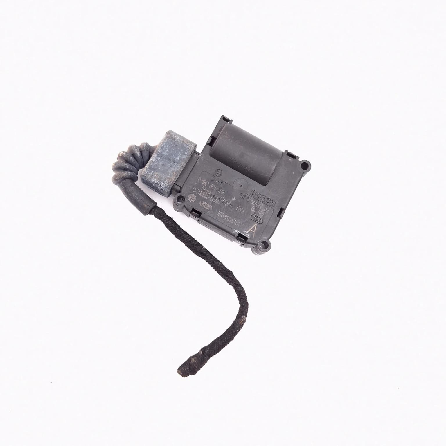 Electronic actuator Audi A6 (4F, C6) 2004–2011 4F0820511A – 1