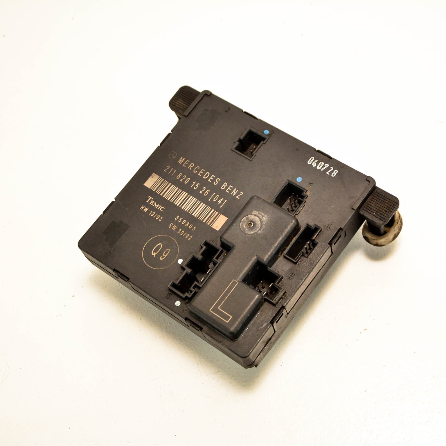 Control unit Mercedes-Benz E-CLASS (W211) 2002–2009 2118201526 – 1