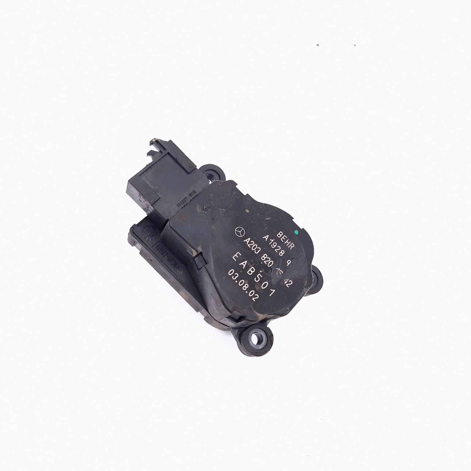 Electronic actuator Mercedes-Benz C-CLASS (W203) 2000–2007 A2038201642 – 1