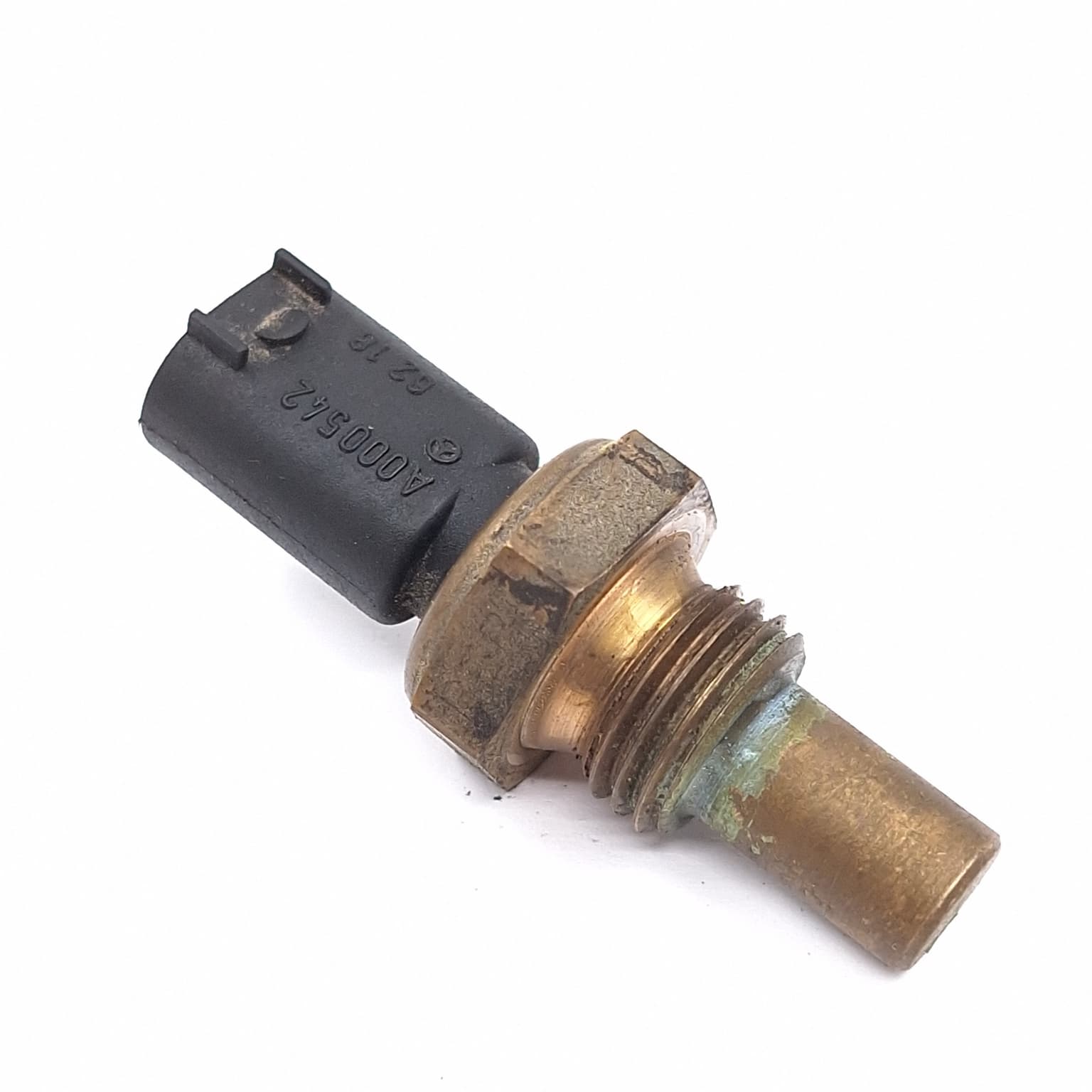 Engine temperature sensor Mercedes-Benz C-CLASS (W202) 1993–2001 C 220 D OM 604.910 A0005426218 – 1