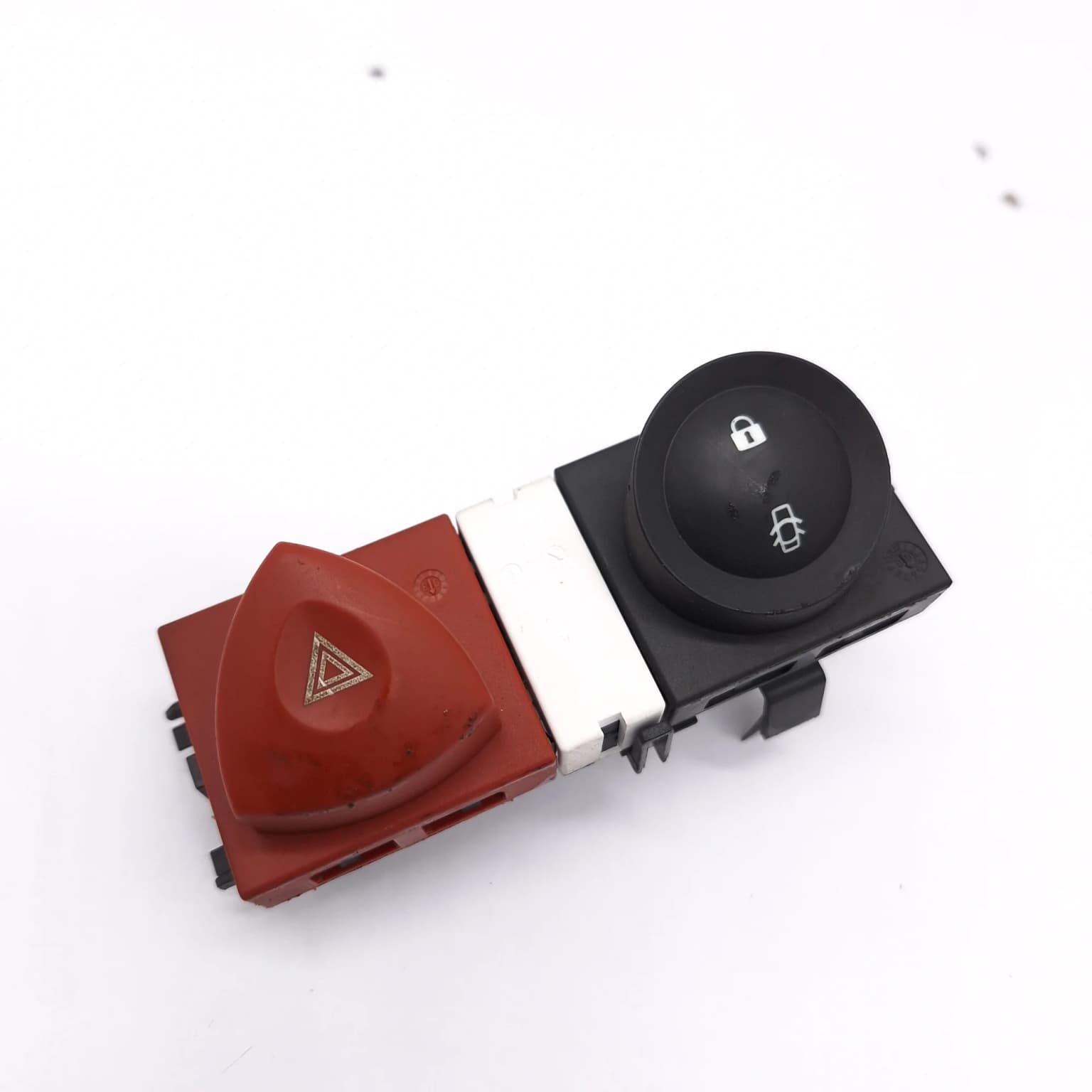 Hazard light switch Renault MEGANE 2 2002–2010 1.5 dCi K9K 724 8200407415 – 1
