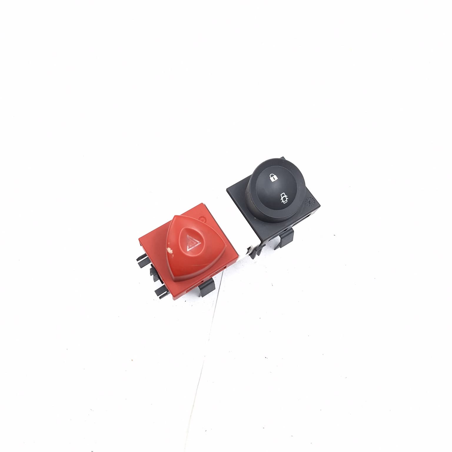 Hazard light switch Renault MEGANE 2 2002–2010 2.0 F4R 770 8200095493 – 1