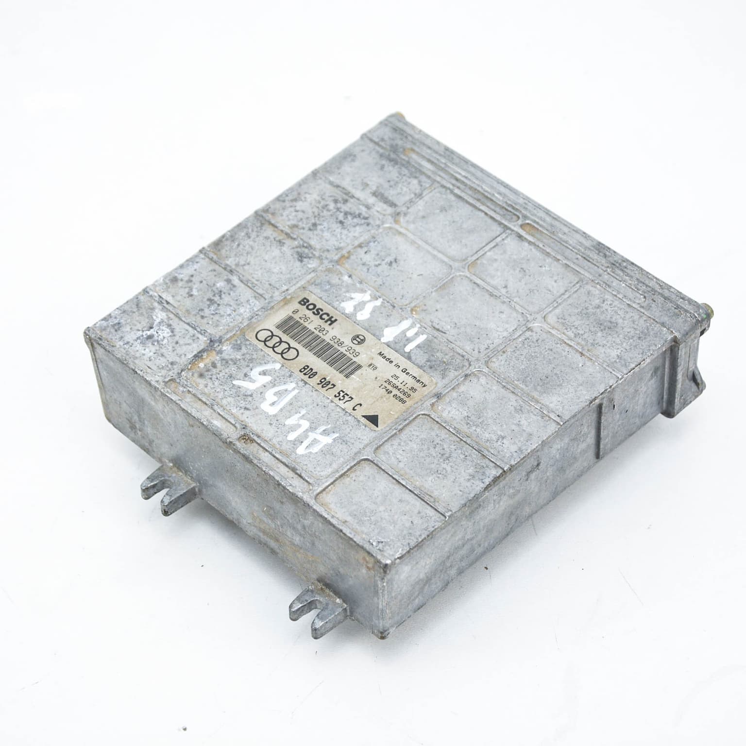 Engine control unit Audi A4 B5 (8D) 1994–2001 1.8 8D0907557C – 1